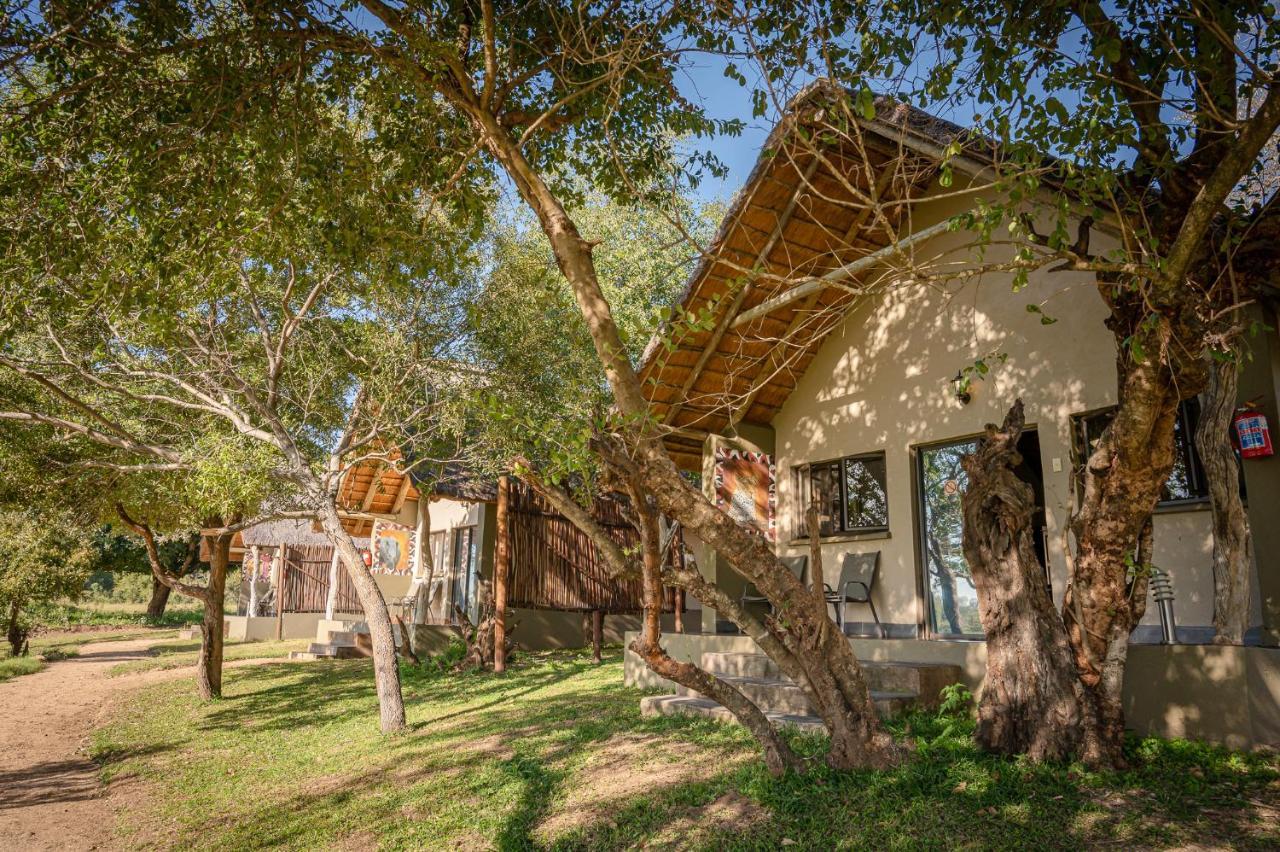Umkumbe Safari Lodge Riverside Skukuza Extérieur photo